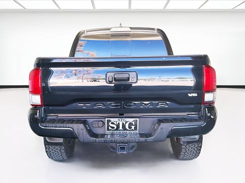Used 2019 Toyota Tacoma TRD Off-Road w/ Technology Package image 5