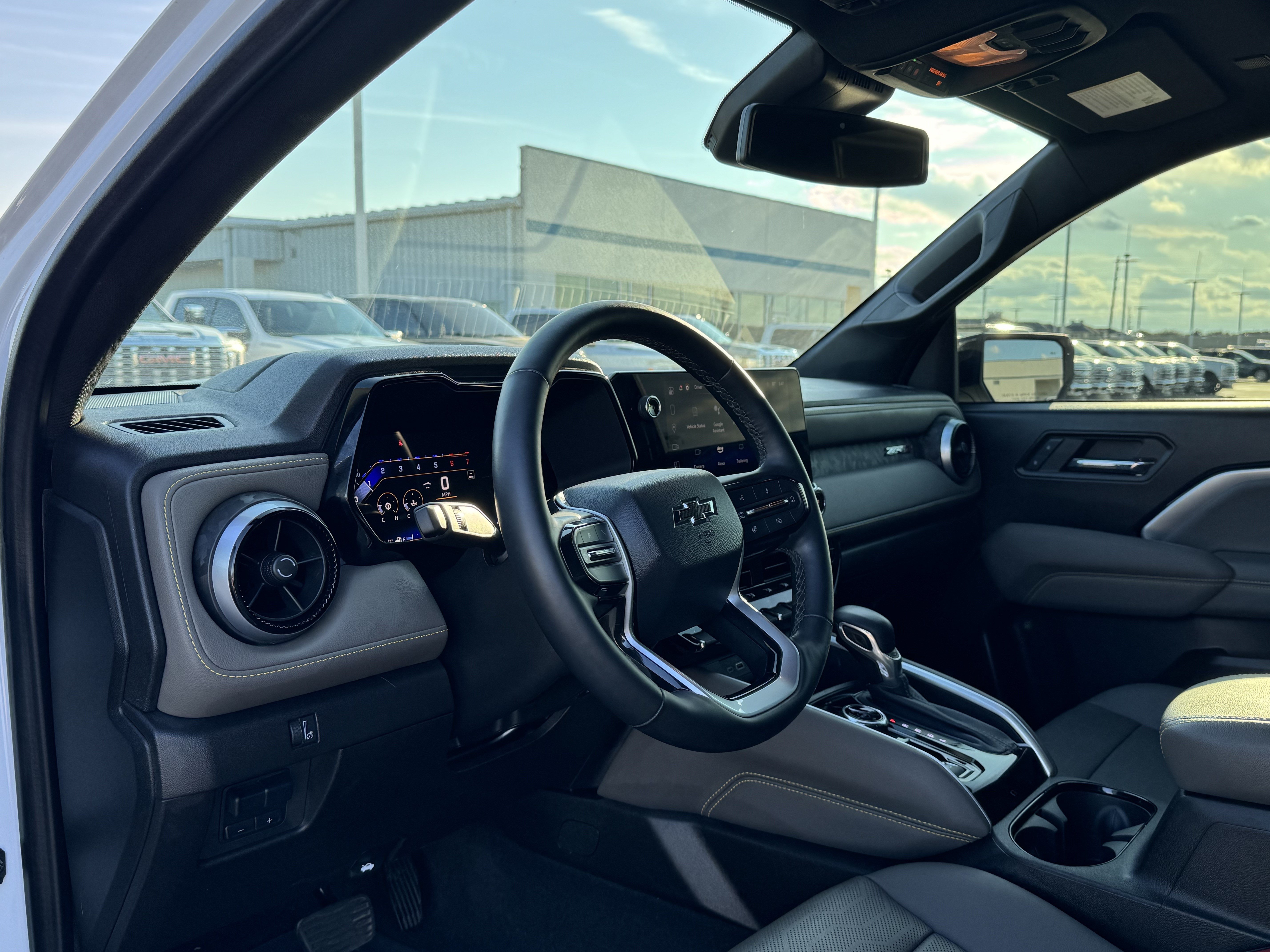 Used 2024 Chevrolet Colorado ZR2 w/ ZR2 Convenience Package III AWD/4WD image 15