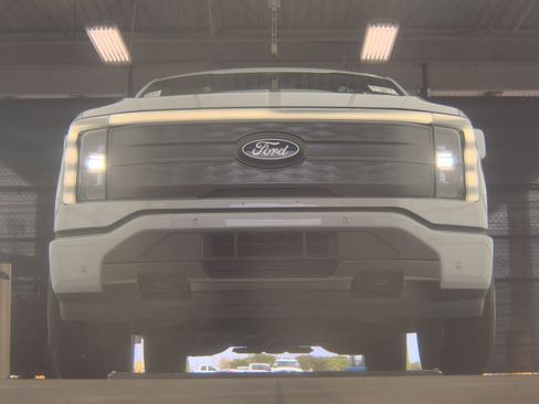 Used 2025 Ford F150 Lightning Lariat image 12