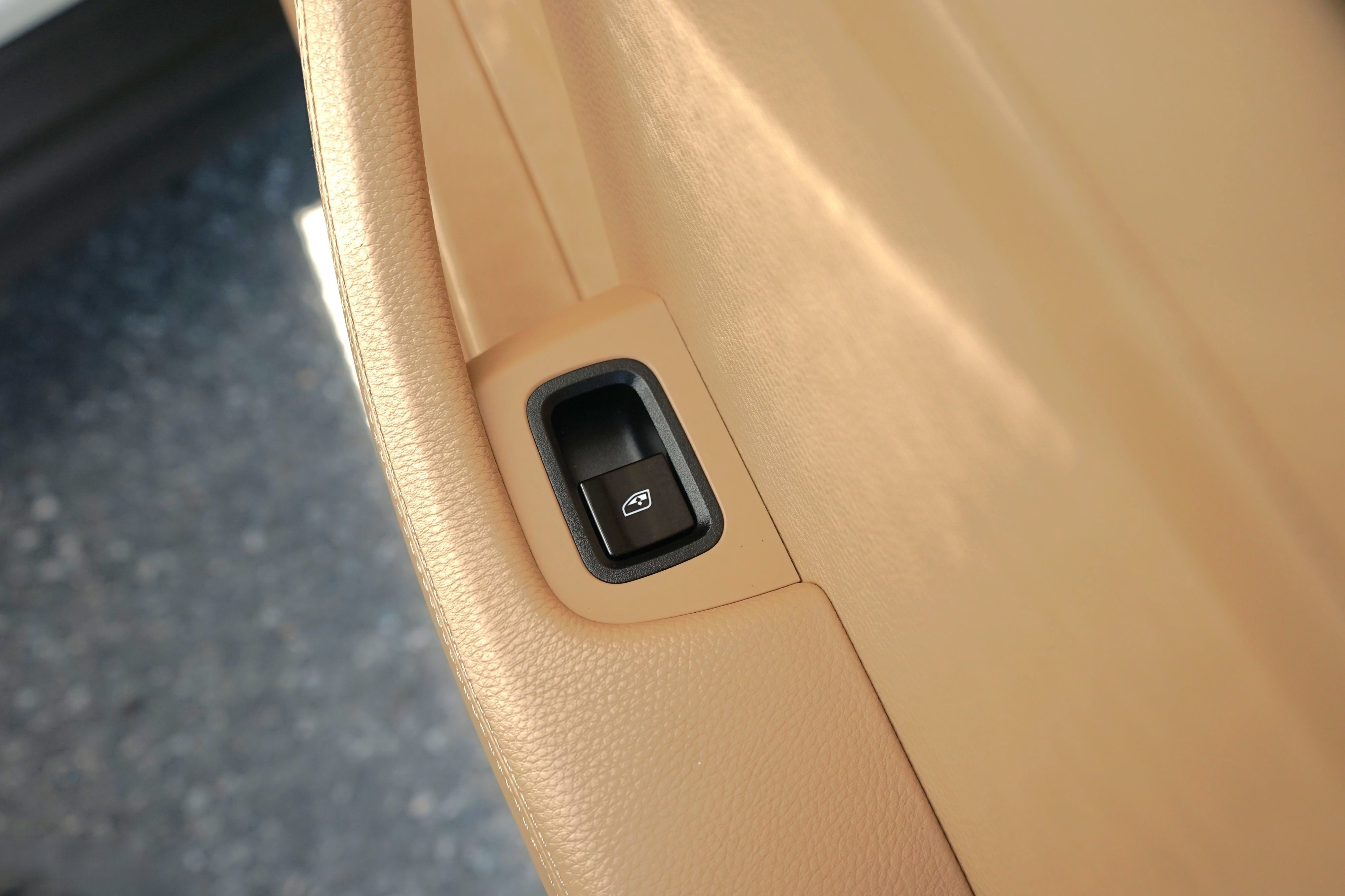 Used 2021 Porsche Panamera 4 AWD/4WD image 37