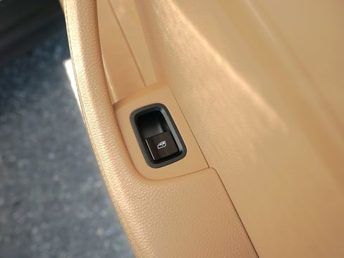 Used 2021 Porsche Panamera 4 AWD/4WD image 37