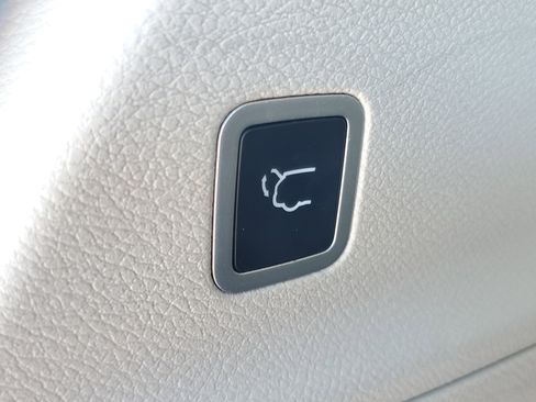 Used 2022 Chrysler Pacifica Touring-L image 9