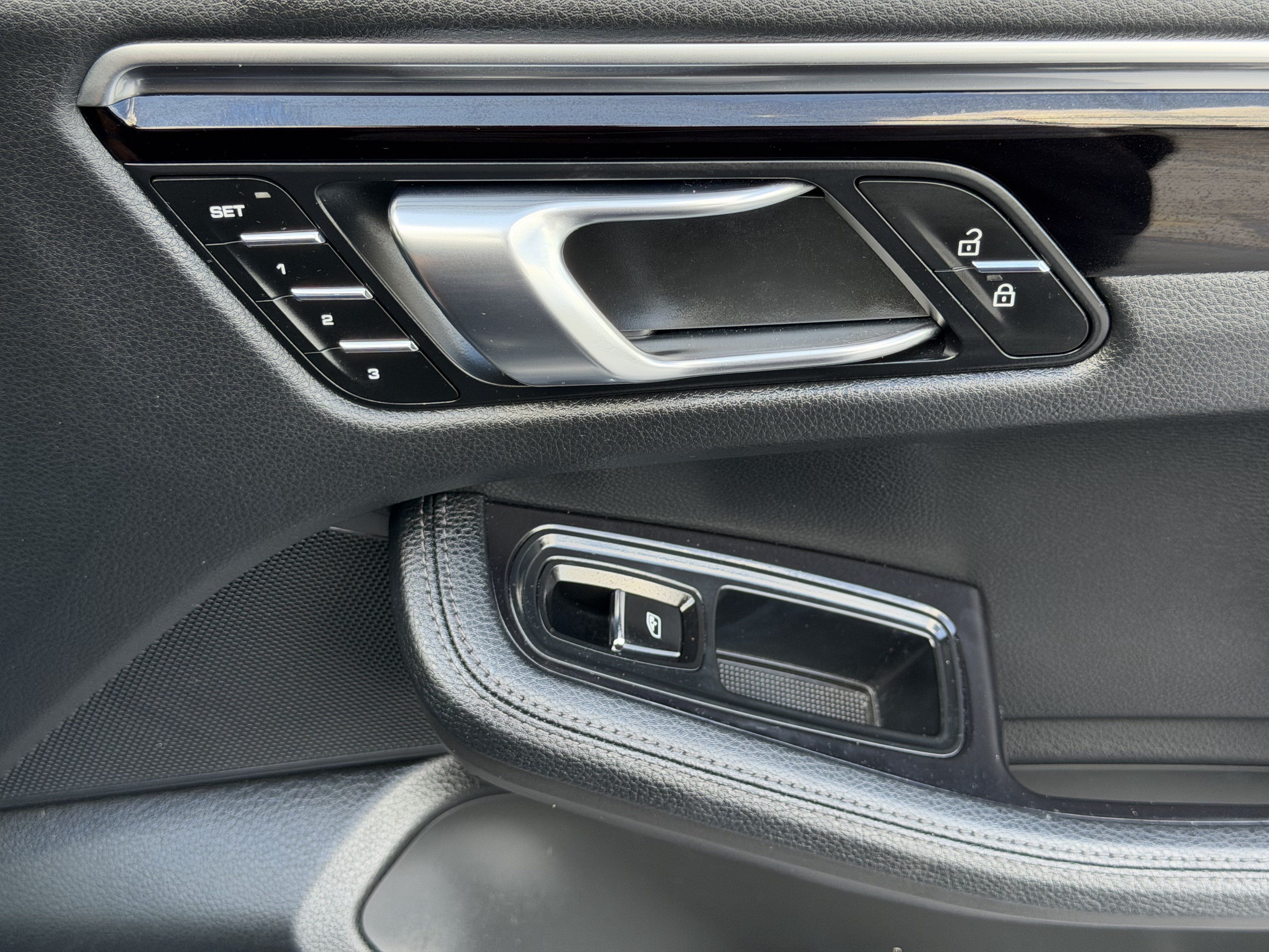 Used 2024 Porsche Macan AWD/4WD image 19