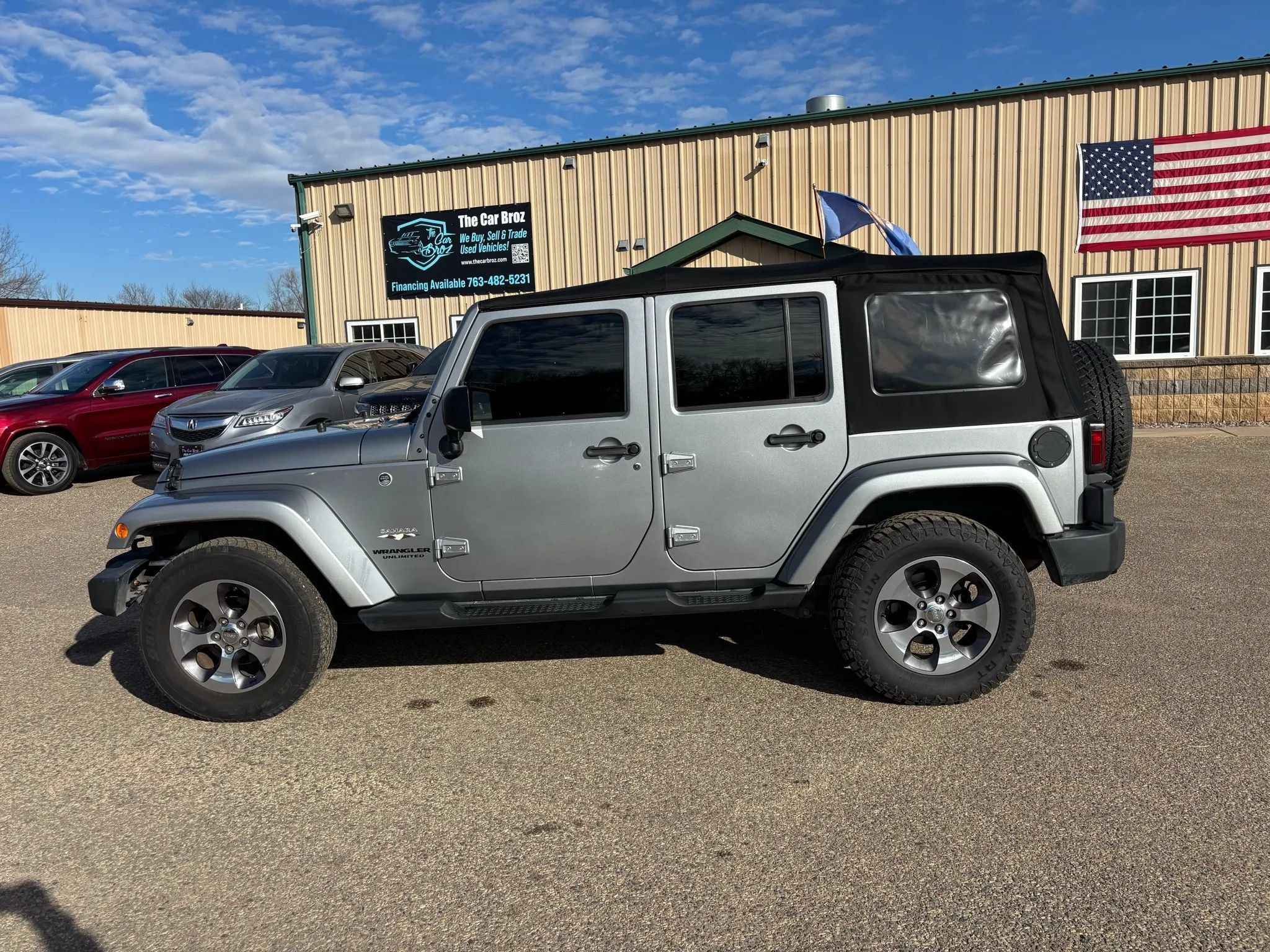 Used 2017 Jeep Wrangler Unlimited Sahara w/ Connectivity Group AWD/4WD image 8