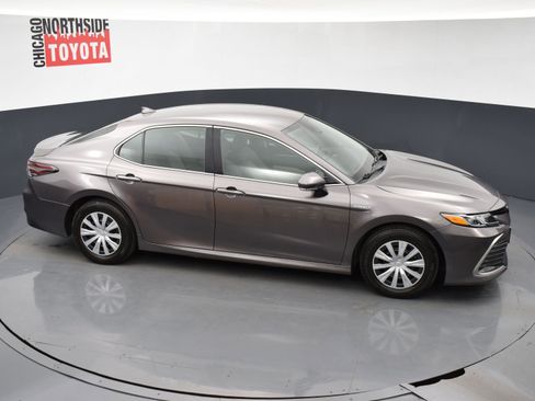 Used 2021 Toyota Camry LE image 20