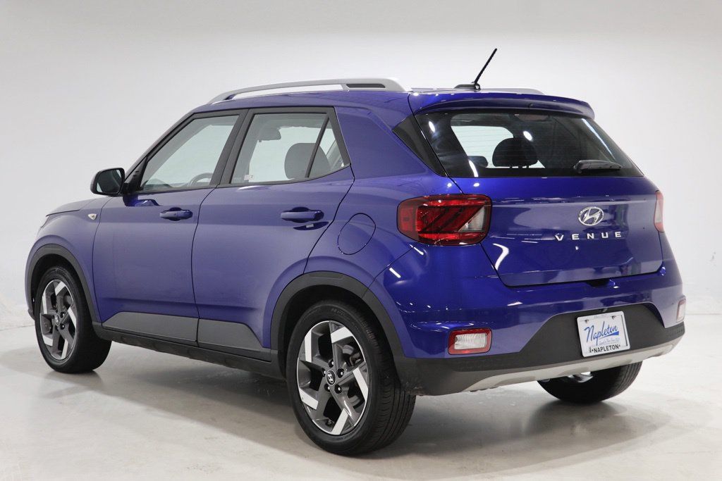 Used 2025 Hyundai Venue SEL FWD image 7
