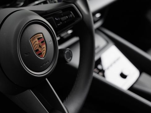 Used 2025 Porsche Macan Electric RWD image 20