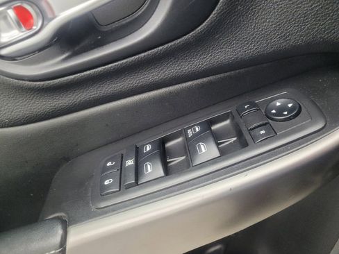 Used 2019 Jeep Cherokee Latitude w/ Popular Appearance Group image 27