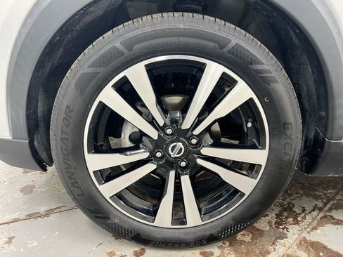Used 2019 Nissan Kicks SV FWD image 26