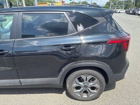 Used 2024 Kia Seltos LX AWD/4WD image 2