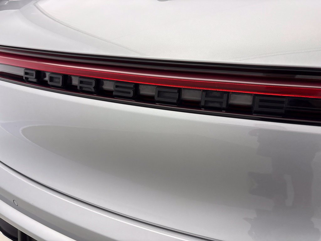 Certified 2023 Porsche Macan AWD/4WD image 11