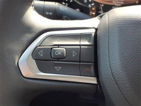 Used 2024 Jeep Compass Limited image 23