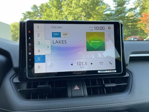 Used 2022 Toyota RAV4 LE image 19