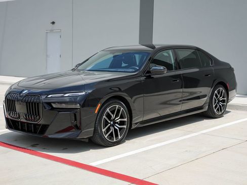 Used 2024 BMW 740i RWD image 4