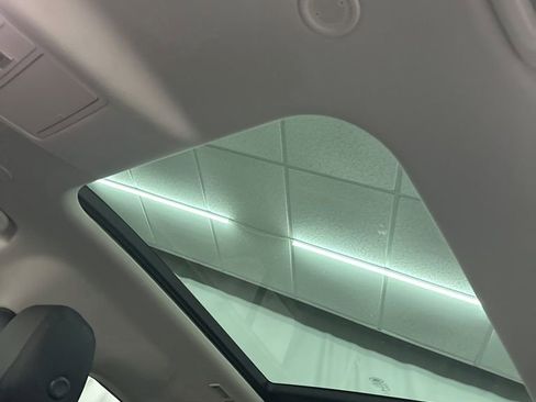 Used 2021 Land Rover Defender 110 SE image 18