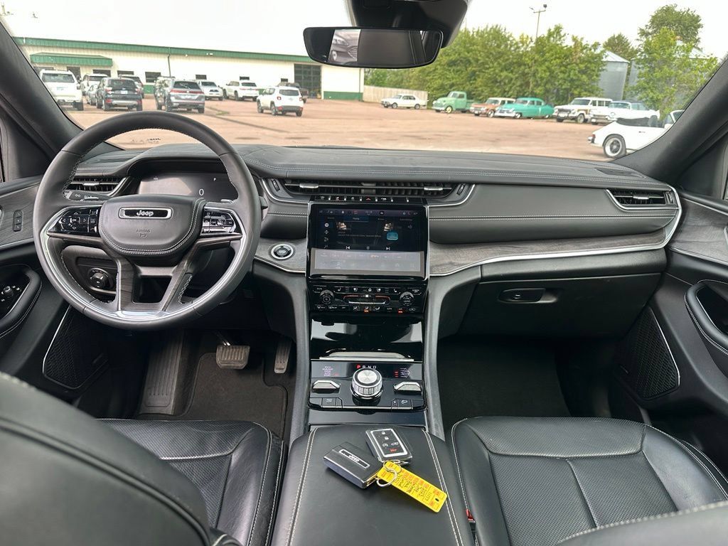 Used 2023 Jeep Grand Cherokee L Overland AWD/4WD image 26