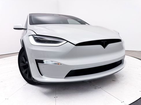 Used 2022 Tesla Model X Plaid image 6