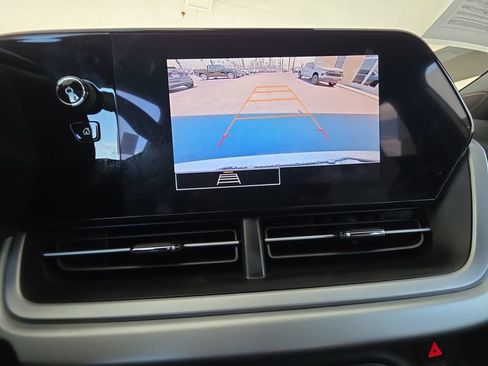 Used 2025 Chevrolet Trax RS FWD image 15