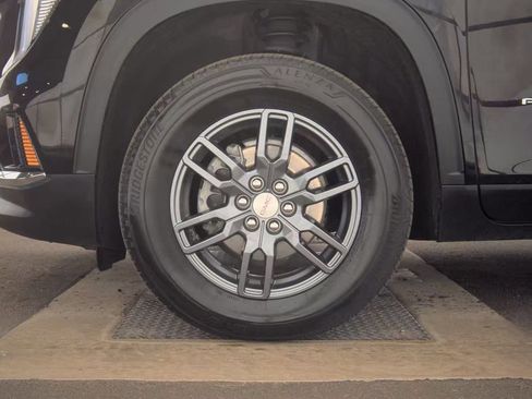 Used 2025 GMC Acadia Elevation image 10