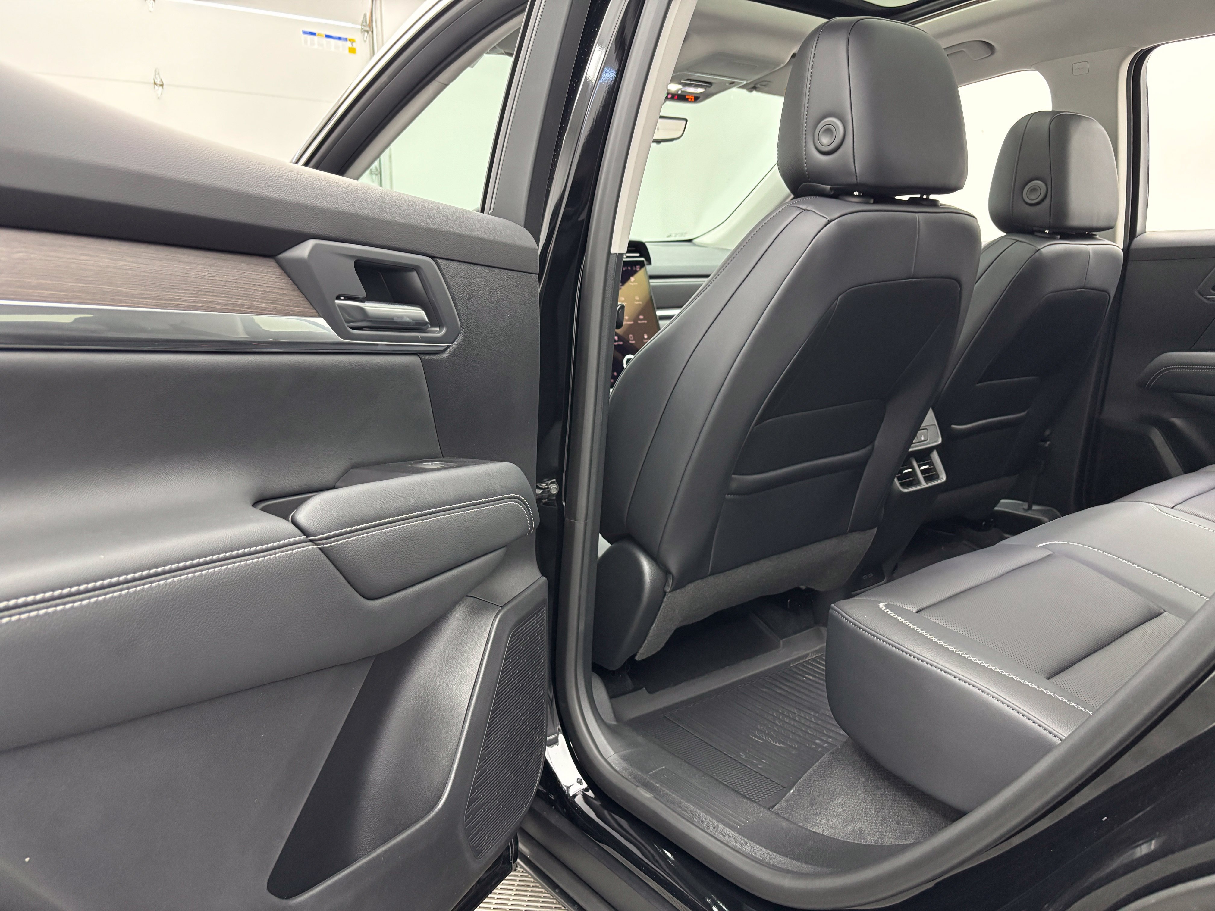 New 2027 GMC Terrain Denali w/ LPO, Floor Liner Package AWD/4WD image 41