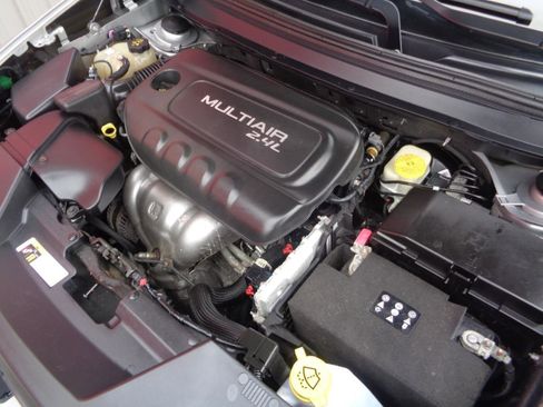 Used 2015 Jeep Cherokee Limited w/ Luxury Group image 3