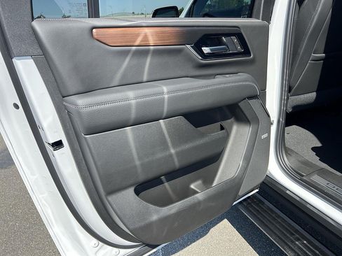 New 2026 GMC Yukon XL Denali w/ Denali Reserve Package RWD image 26