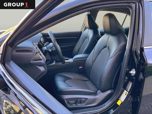 Used 2023 Toyota Camry SE w/ Blackout Package (TMS) FWD image 9