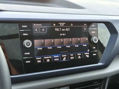 Certified 2022 Volkswagen Taos SE w/ Panoramic Sunroof Package image 18