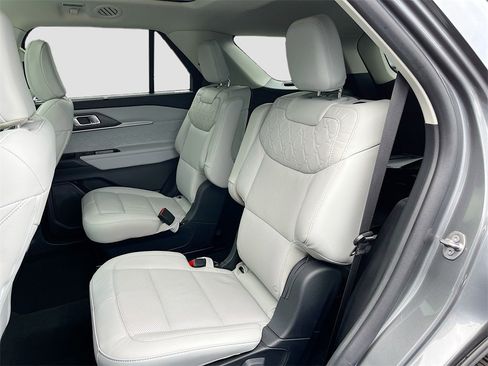 Used 2025 Ford Explorer Platinum w/ Ultimate Package image 24