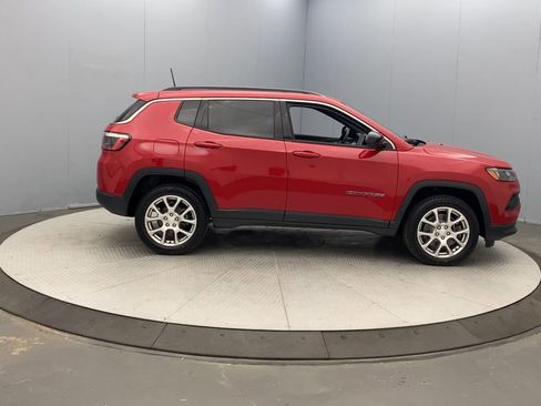 Used 2023 Jeep Compass Latitude AWD/4WD image 6