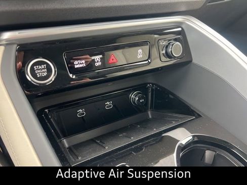 New 2025 Audi Q5 Prestige image 17