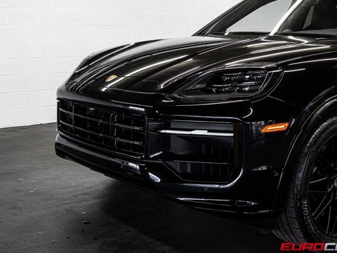 Used 2025 Porsche Cayenne GTS image 10