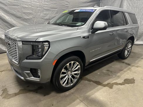 Used 2023 GMC Yukon Denali w/ Denali Reserve Package image 3