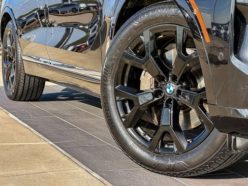 Certified 2023 BMW X7 xDrive40i w/ Premium Package image 2