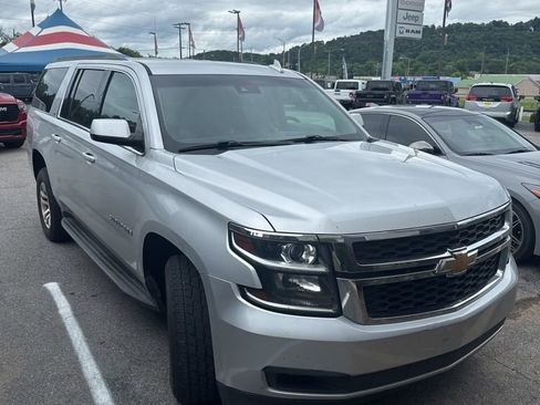 Used 2017 Chevrolet Suburban LT RWD image 6