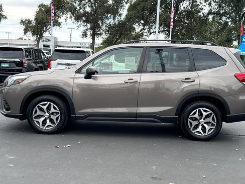 Used 2023 Subaru Forester Premium AWD/4WD image 6