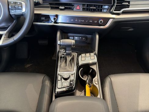 Used 2025 Kia Sportage EX image 17
