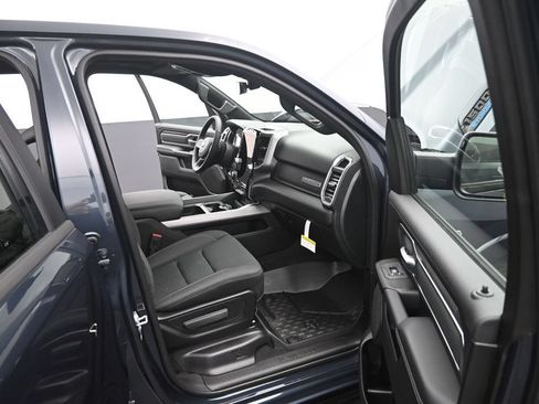 New 2026 RAM 1500 4x4 Crew Cab image 9