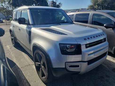 Used 2023 Land Rover Defender 110 SE image 5