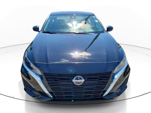 Used 2025 Nissan Altima 2.5 SV FWD image 2