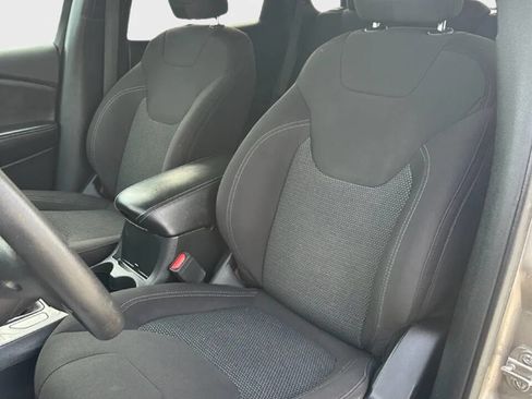 Used 2019 Jeep Cherokee Latitude w/ Popular Appearance Group image 13