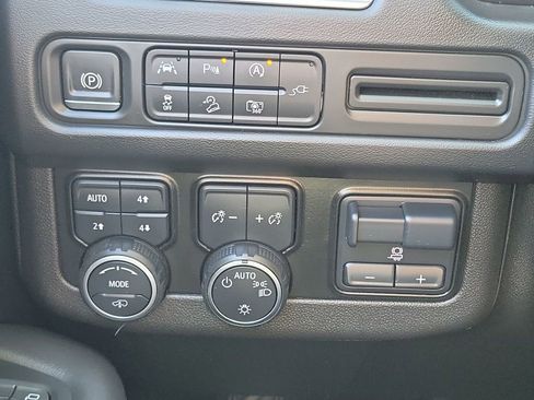 Used 2022 Chevrolet Tahoe Z71 w/ Z71 Off-Road Package image 18