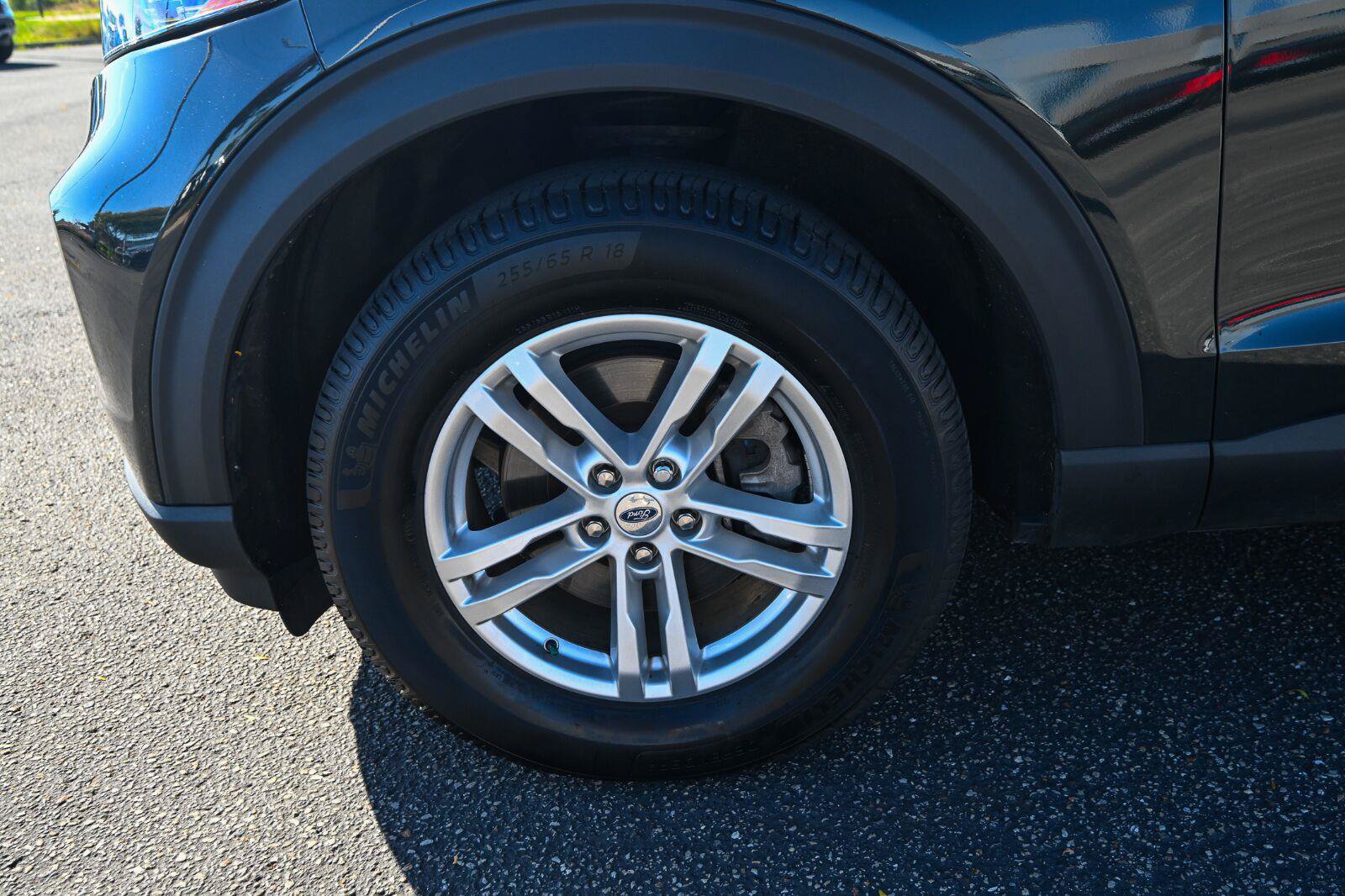 Used 2022 Ford Explorer XLT w/ Equipment Group 202A AWD/4WD image 12