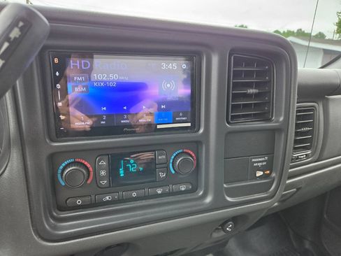 Used 2004 Chevrolet Silverado 3500 2WD Extended Cab w/ Heavy-Duty Power Package image 21