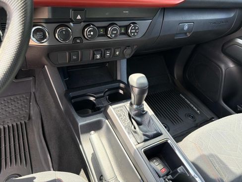 Used 2019 Toyota Tacoma TRD Off-Road AWD/4WD image 30