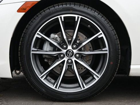 Used 2018 Toyota 86 RWD image 6