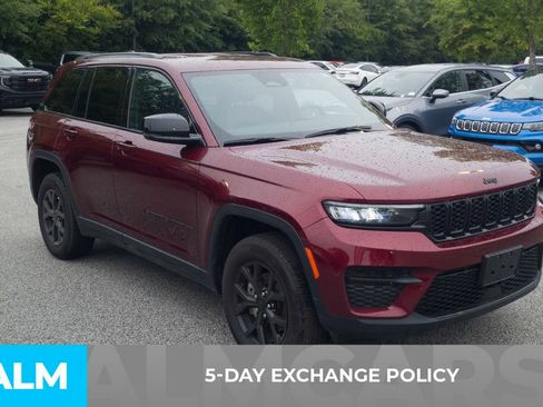 Used 2025 Jeep Grand Cherokee Altitude AWD/4WD image 3