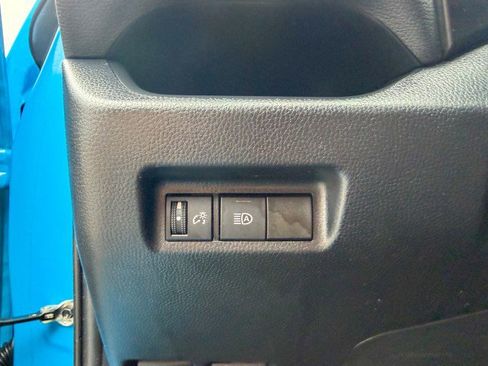 Used 2019 Toyota RAV4 LE AWD/4WD image 13