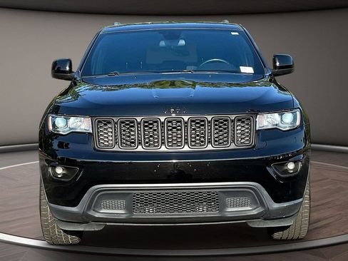 Used 2021 Jeep Grand Cherokee Laredo AWD/4WD image 2