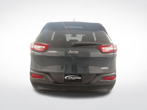 Used 2018 Jeep Cherokee Latitude Plus FWD image 8